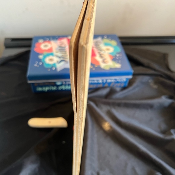 Small World Toys 1986 Rainbow Hands Numbers learning game, wooden ,tiny flaw - Picture 5 of 6